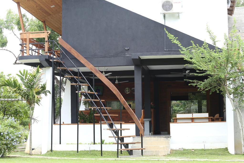 Eco Hotel Black&White - Anuradhapura Mihintale Exterior foto