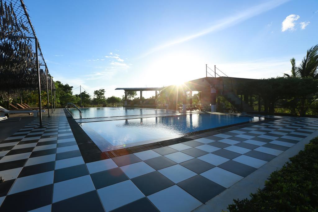 Eco Hotel Black&White - Anuradhapura Mihintale Exterior foto
