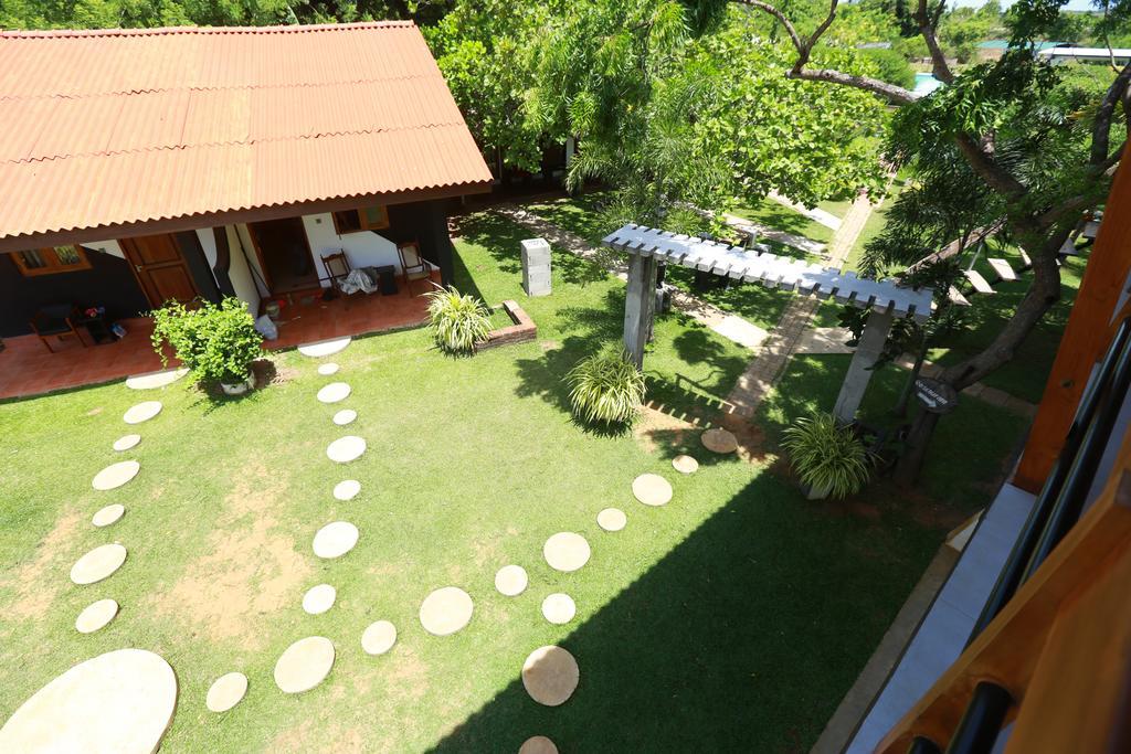 Eco Hotel Black&White - Anuradhapura Mihintale Exterior foto