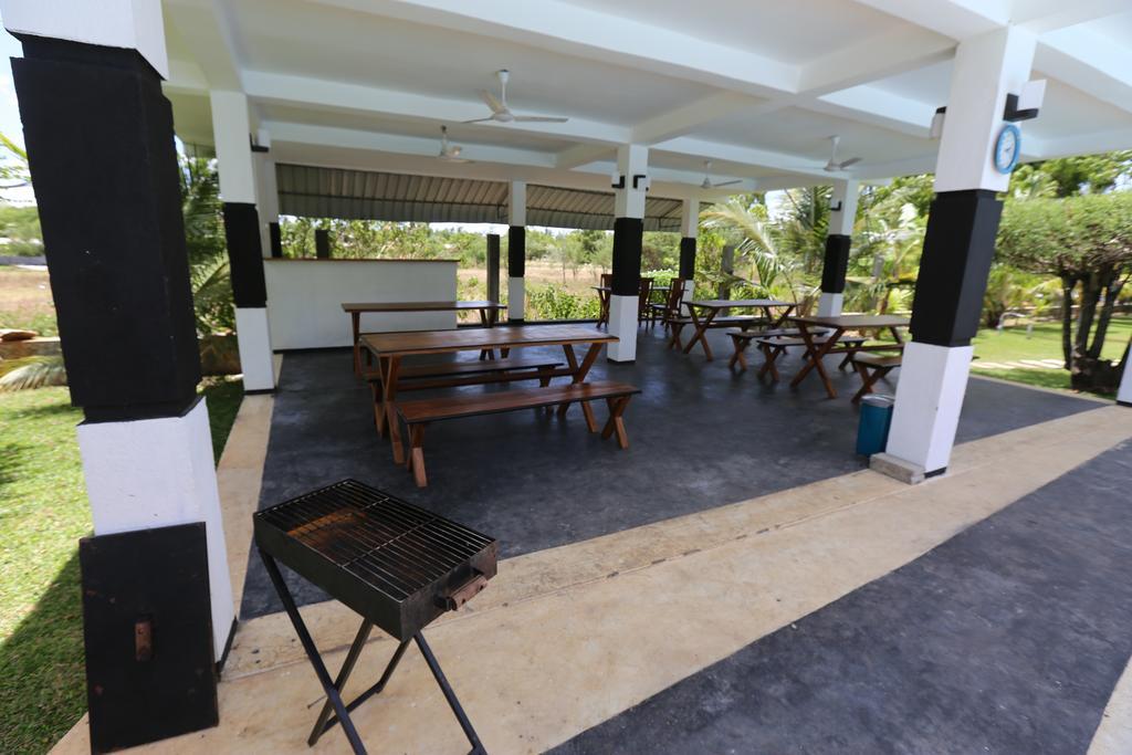 Eco Hotel Black&White - Anuradhapura Mihintale Exterior foto