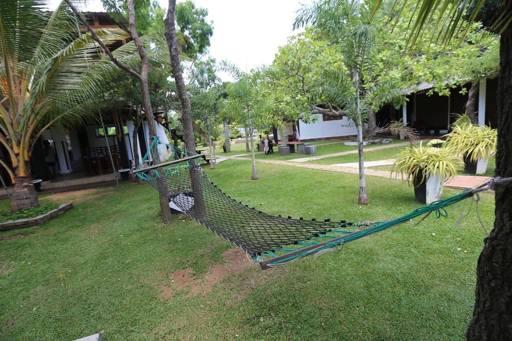 Eco Hotel Black&White - Anuradhapura Mihintale Exterior foto
