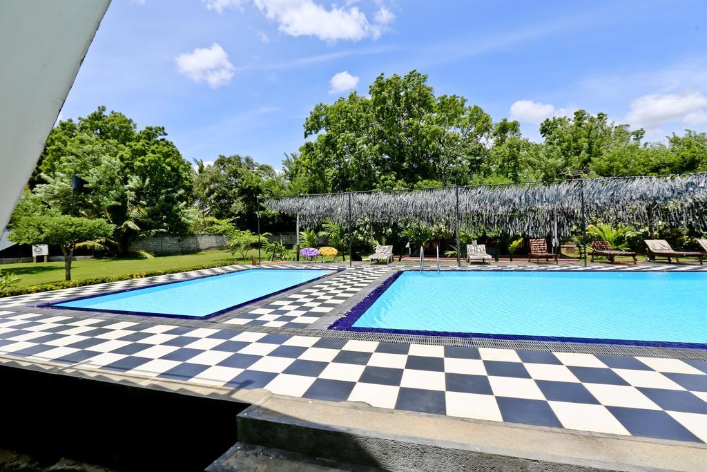 Eco Hotel Black&White - Anuradhapura Mihintale Exterior foto