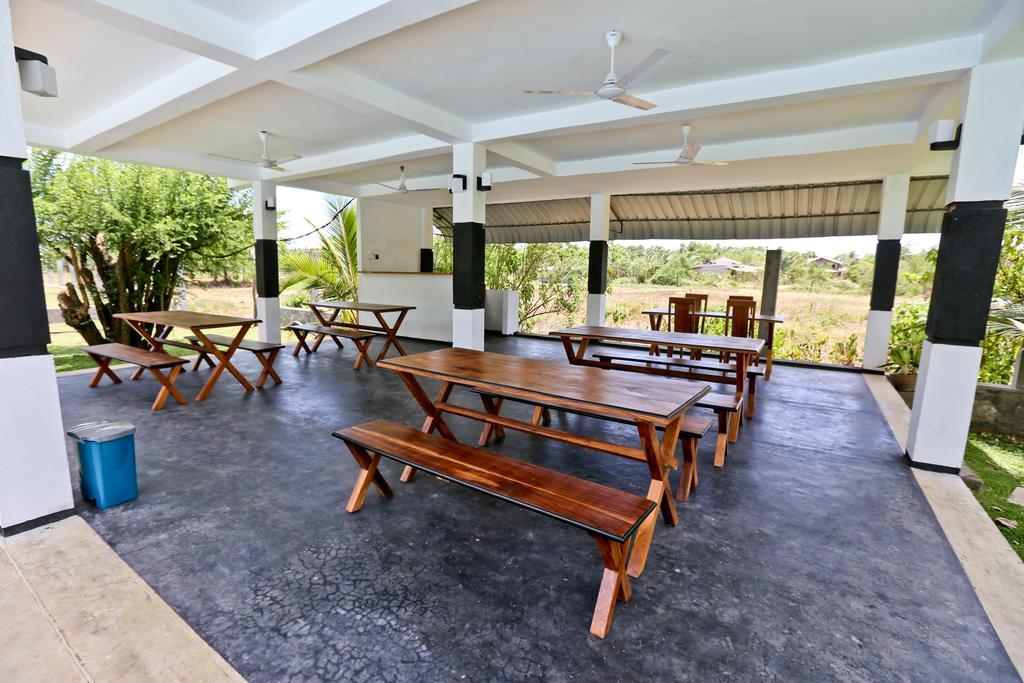Eco Hotel Black&White - Anuradhapura Mihintale Exterior foto